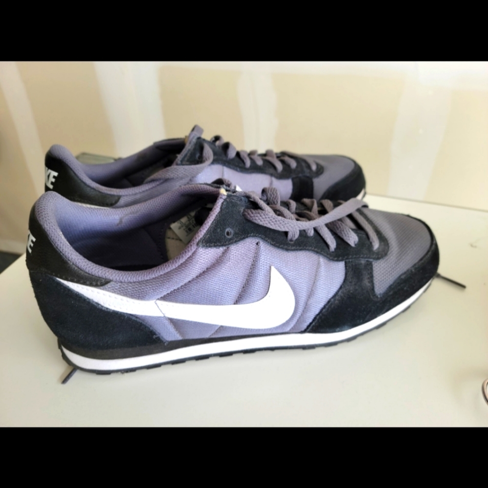Like New Nike Unisex Retro Tennis shoes, 10